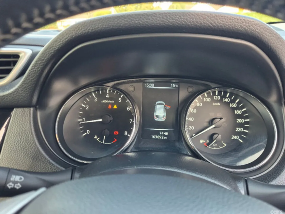 Nissan Qashqai MPV, Petrol, 2016, White