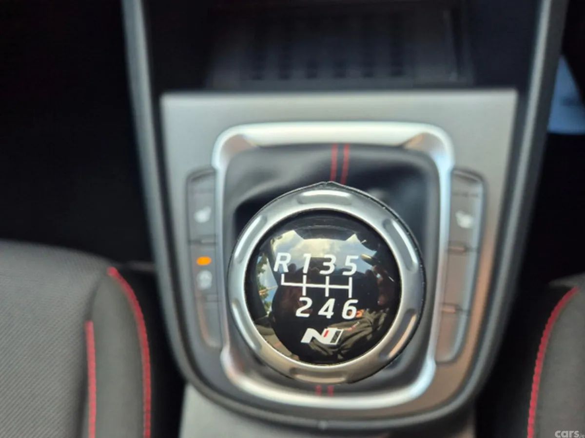 Hyundai KONA MPV, Petrol, 2023, White