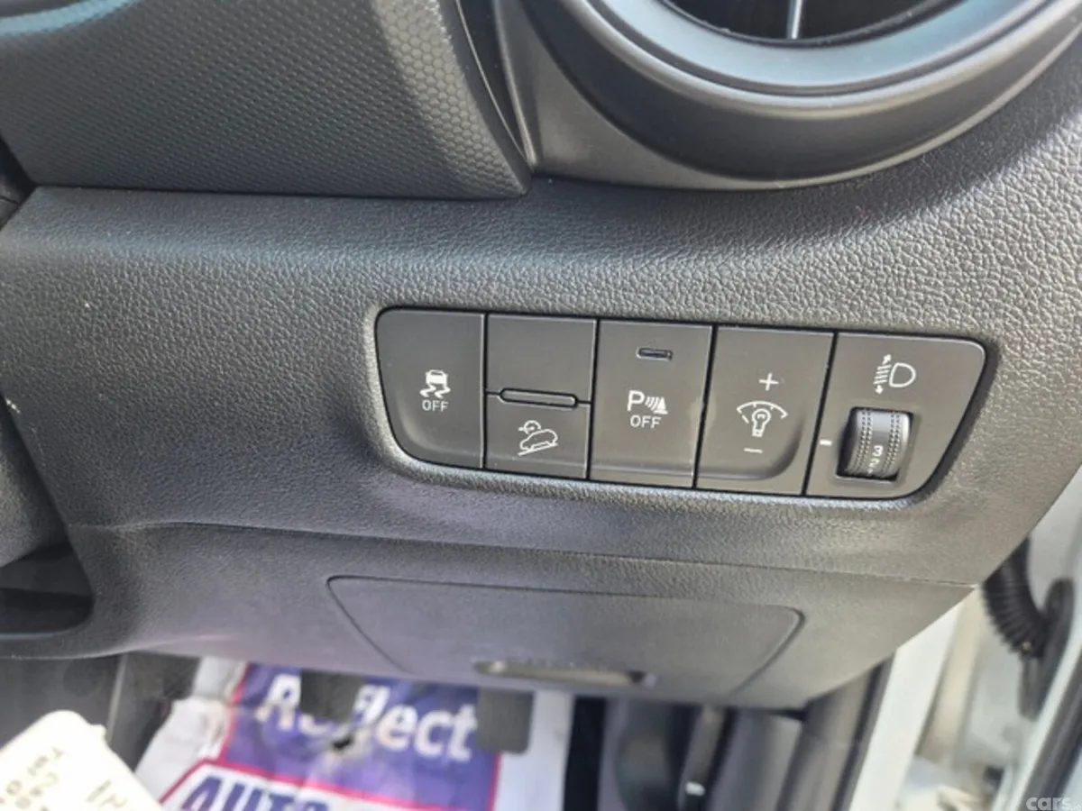 Hyundai KONA MPV, Petrol, 2023, White