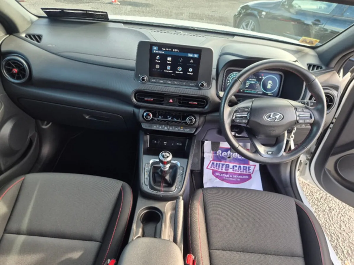 Hyundai KONA MPV, Petrol, 2023, White