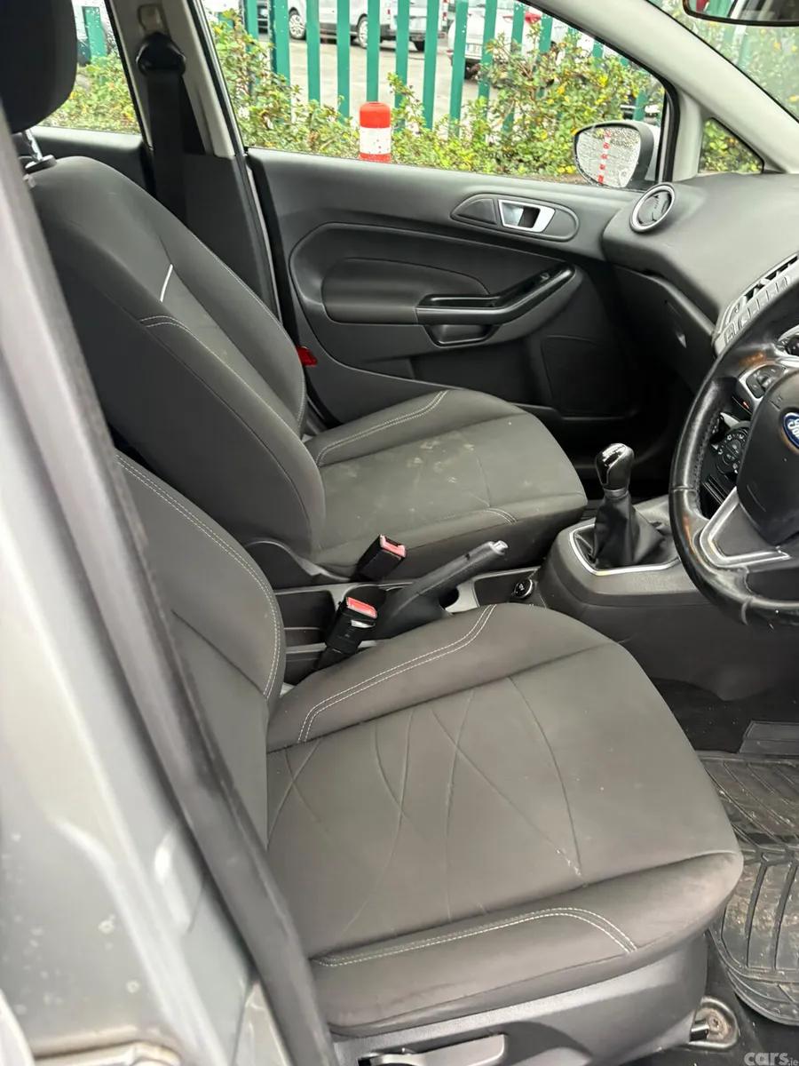 Ford Fiesta Hatchback, Petrol, 2015, Silver