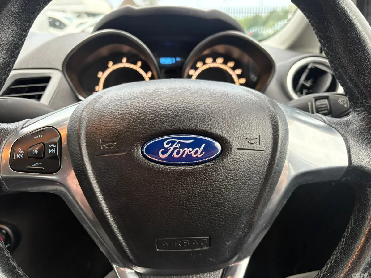 Ford Fiesta Hatchback, Petrol, 2015, Silver