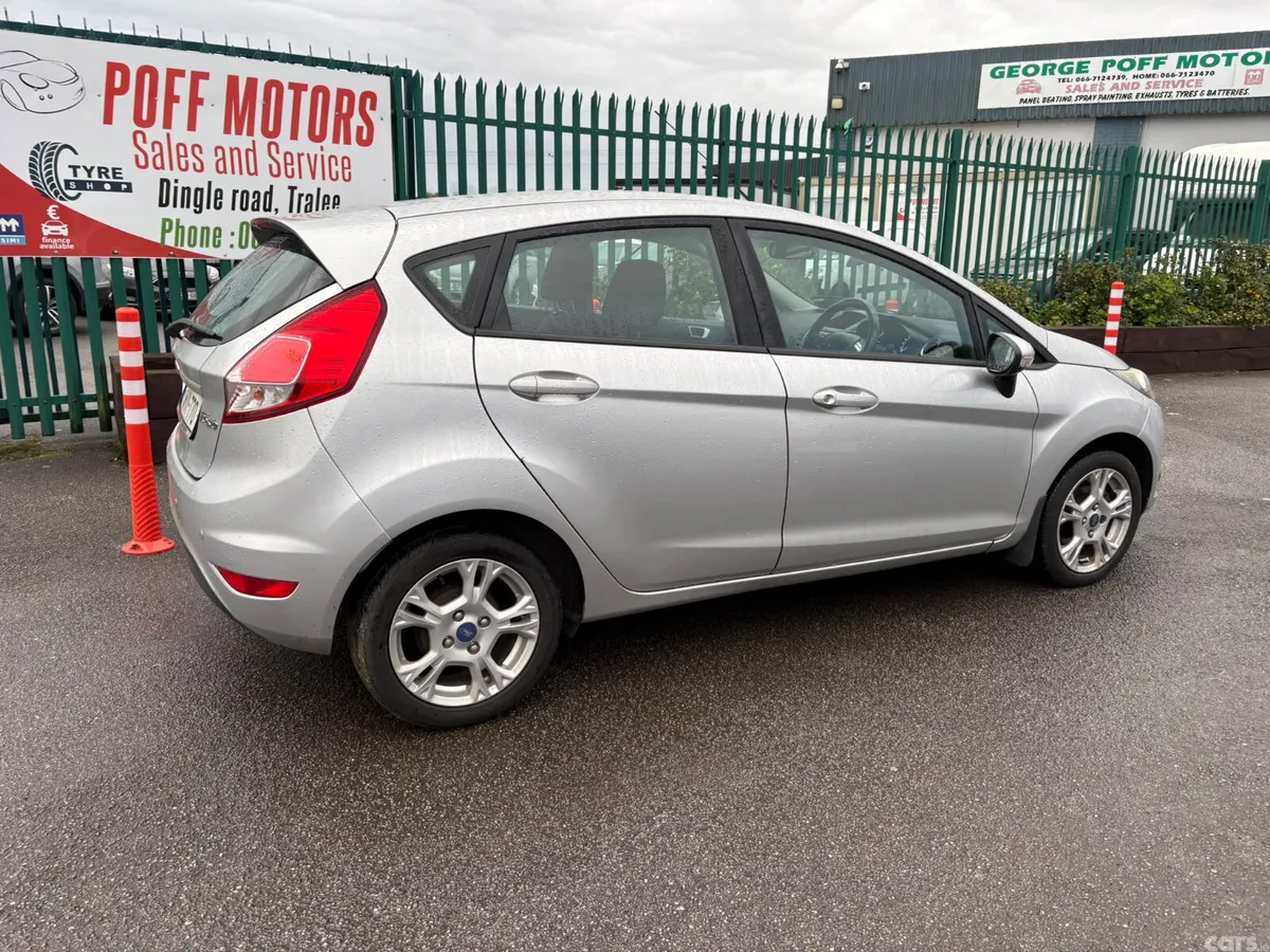 Ford Fiesta Hatchback, Petrol, 2015, Silver