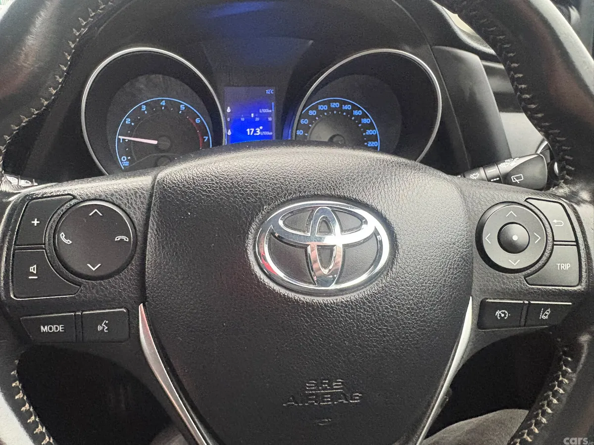 Toyota Auris Hatchback, Petrol, 2018, Grey