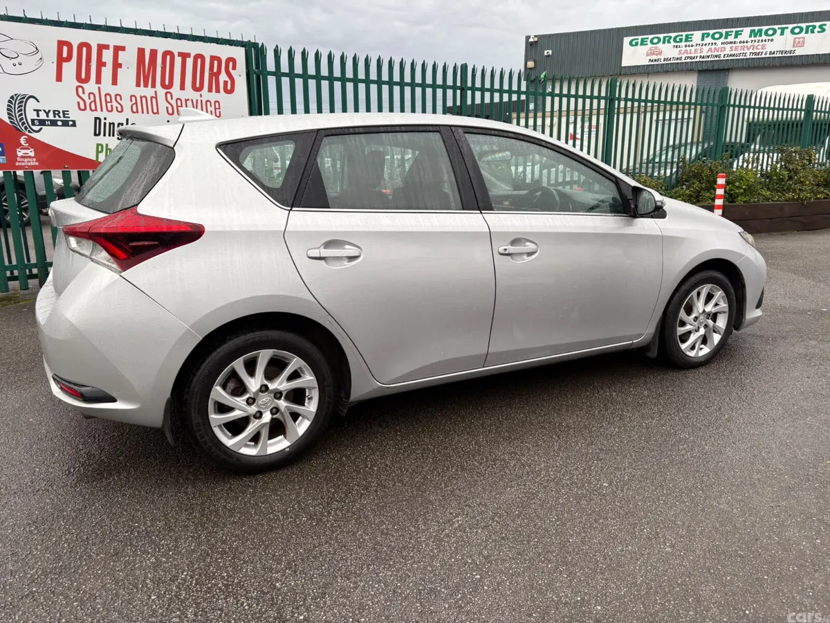 Toyota Auris Hatchback, Petrol, 2018, Grey