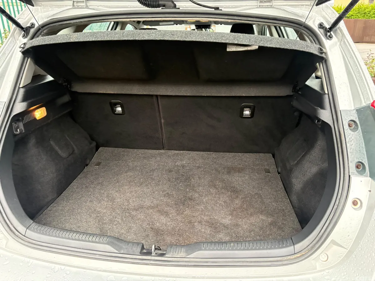 Toyota Auris Hatchback, Petrol, 2018, Grey