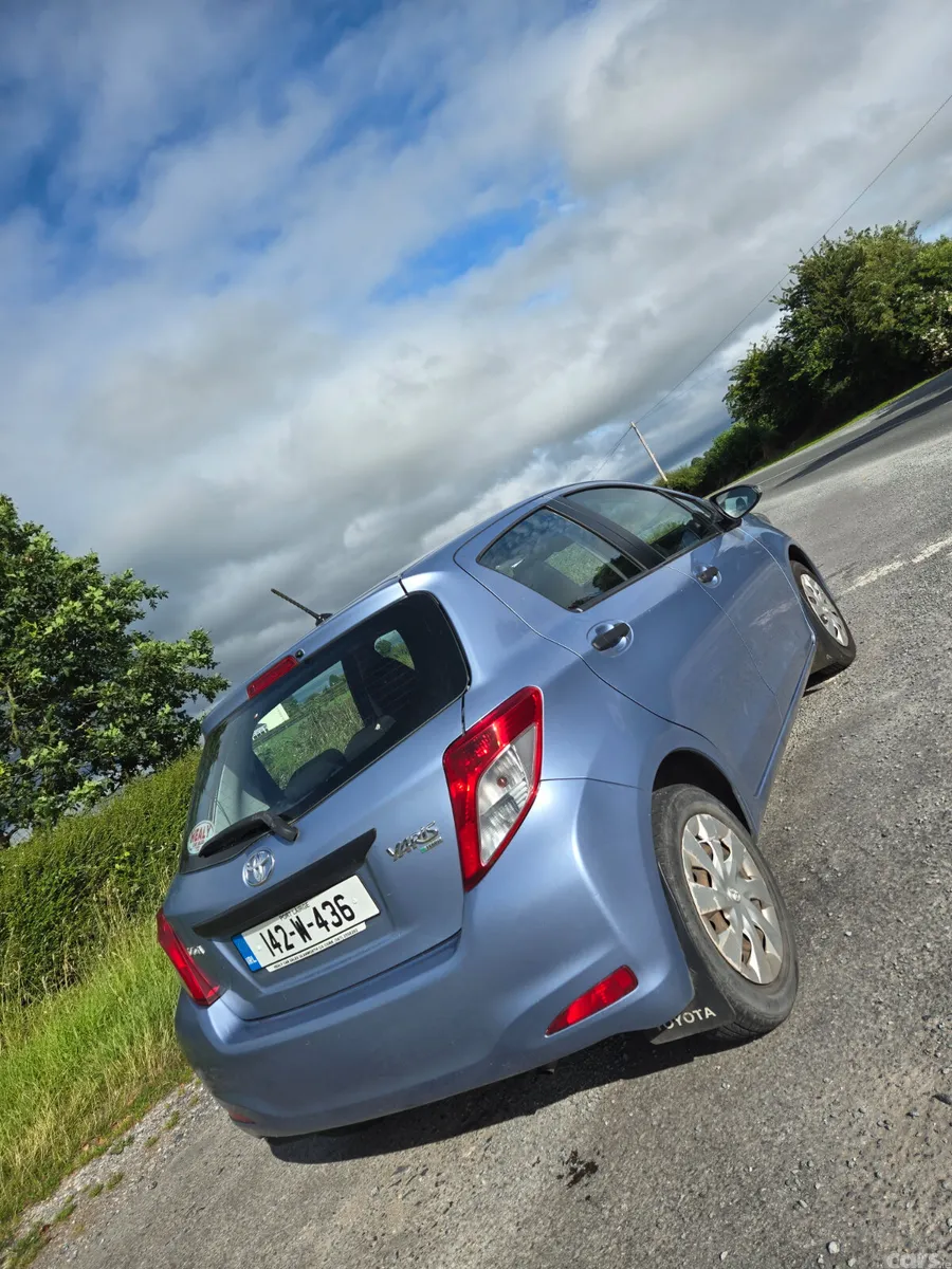 Toyota Yaris Hatchback, Petrol, 2014, Blue