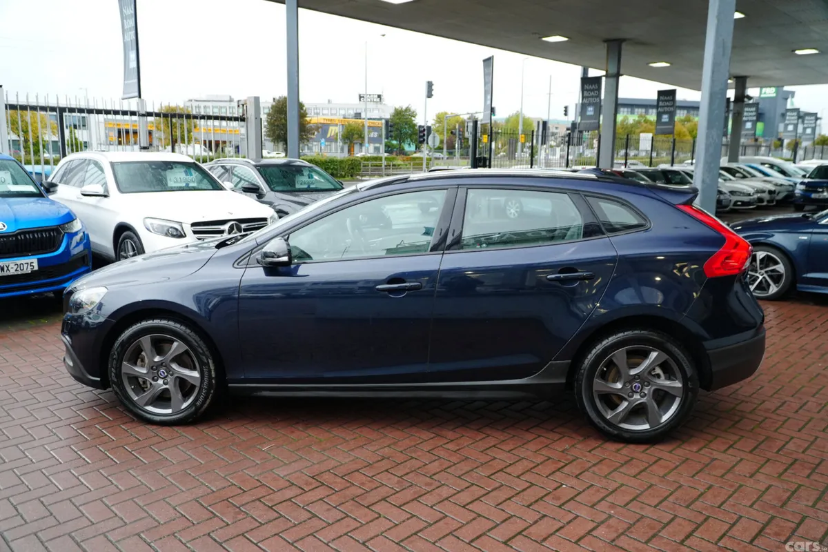 Volvo V40 Hatchback, Diesel, 2016, Blue