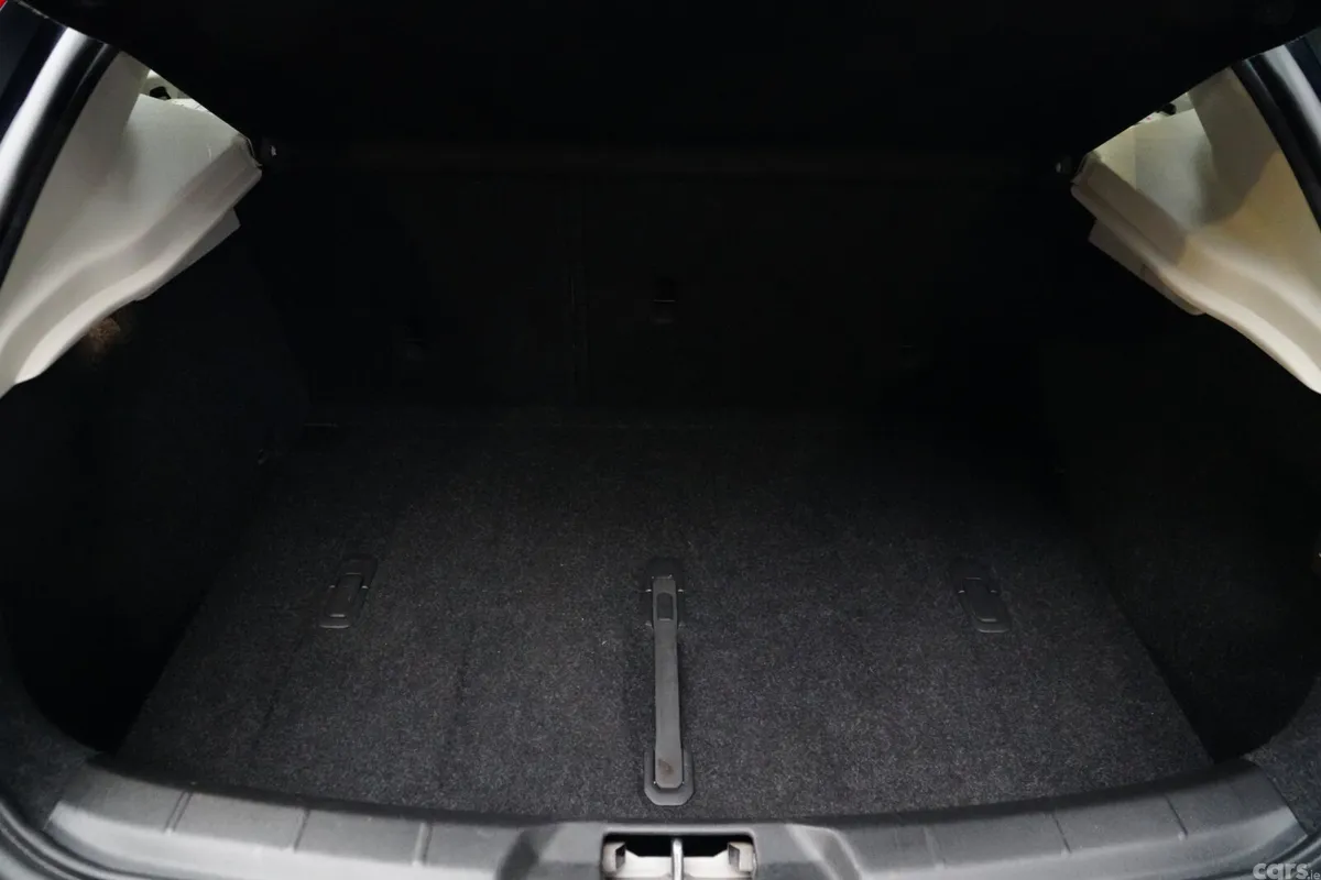 Volvo V40 Hatchback, Diesel, 2016, Blue