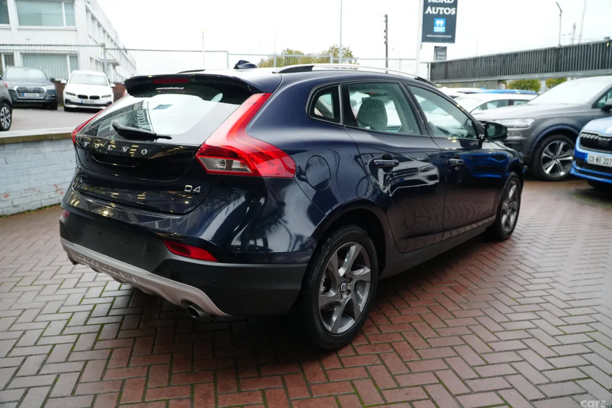 Volvo V40 Hatchback, Diesel, 2016, Blue