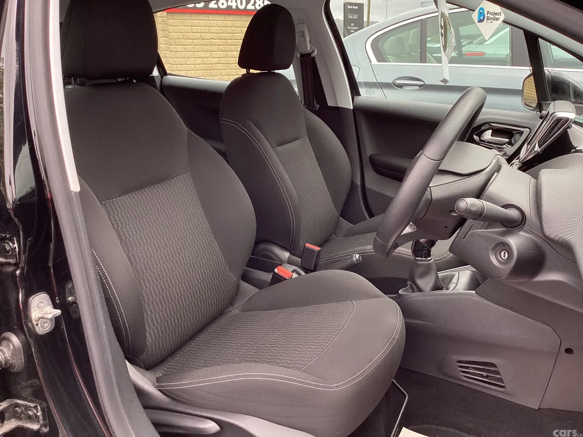 Peugeot 208 Hatchback, Diesel, 2017, Black