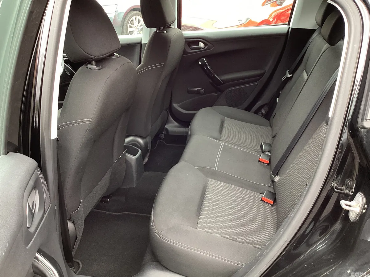 Peugeot 208 Hatchback, Diesel, 2017, Black