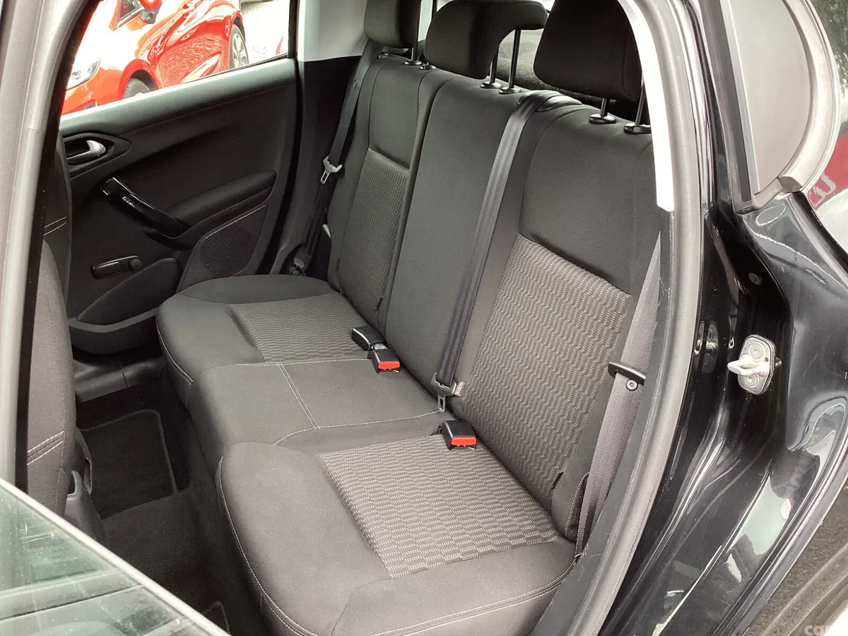 Peugeot 208 Hatchback, Diesel, 2017, Black
