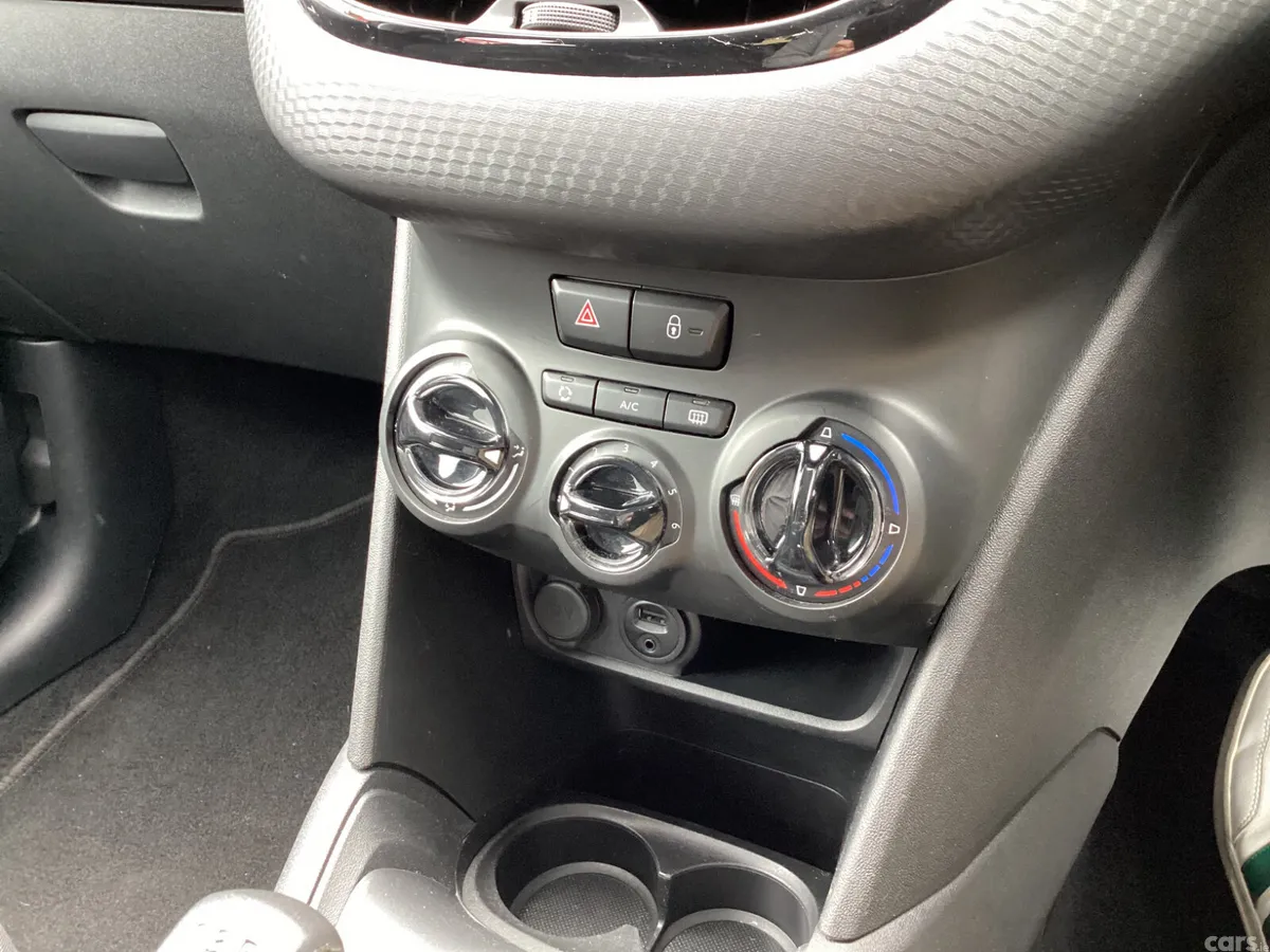 Peugeot 208 Hatchback, Diesel, 2017, Black