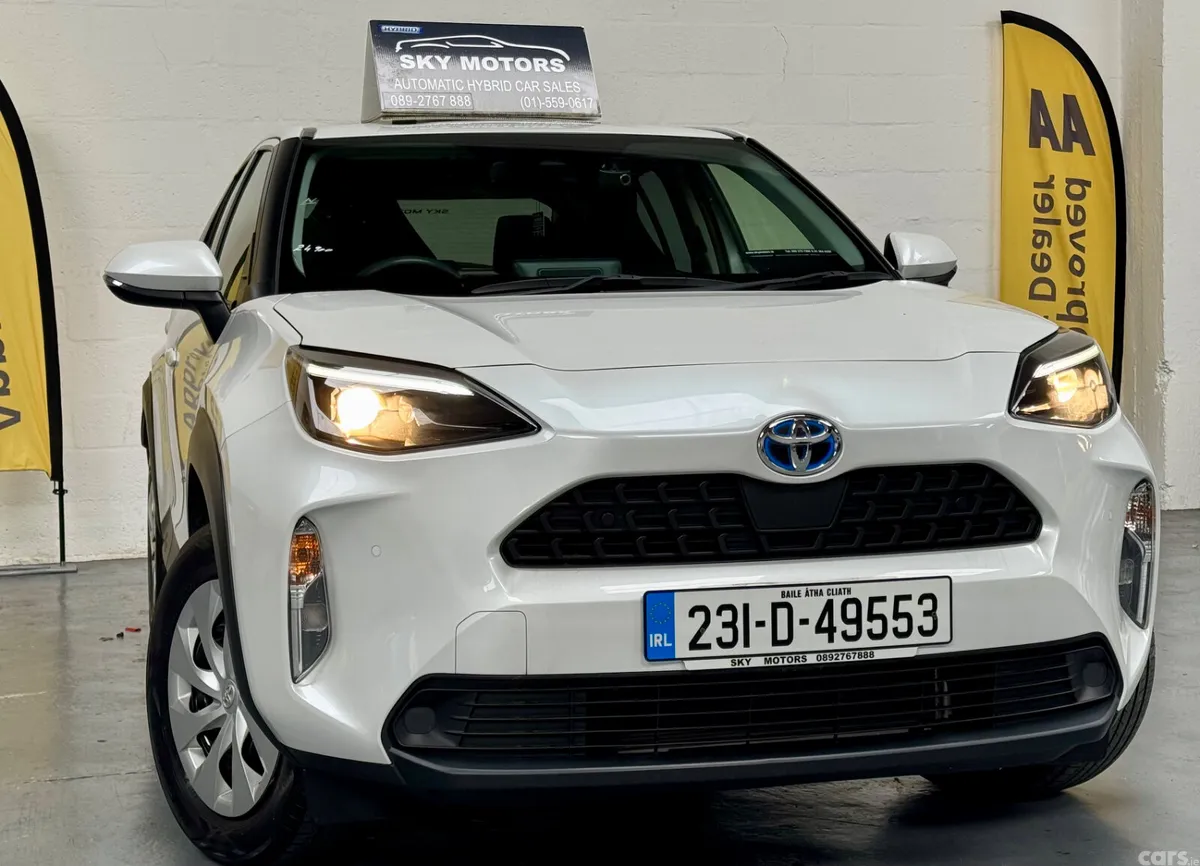 Toyota Yaris Cross Estate, Petrol Hybrid, 2023, White