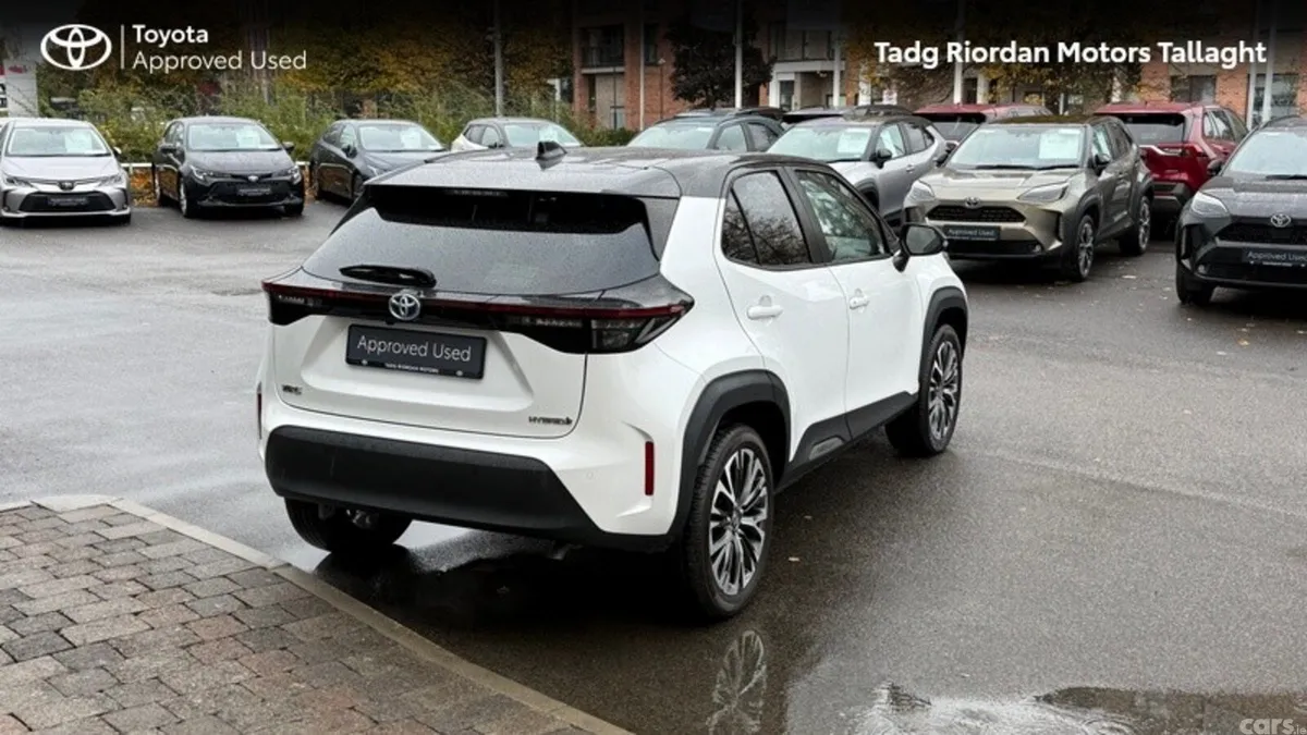 Toyota Yaris Cross Hatchback, Petrol Hybrid, 2024, White