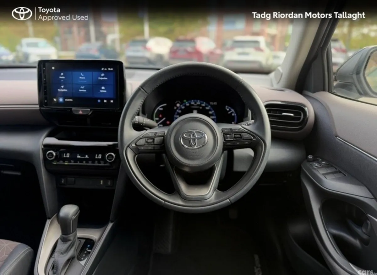 Toyota Yaris Cross Hatchback, Petrol Hybrid, 2024, White