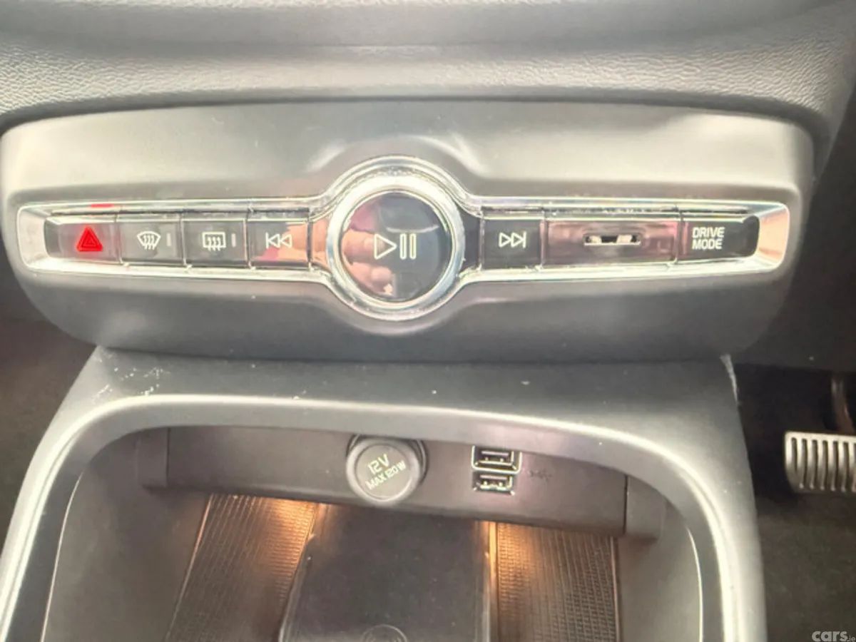 Volvo XC40 Estate, Petrol Plug-in Hybrid, 2023, Black