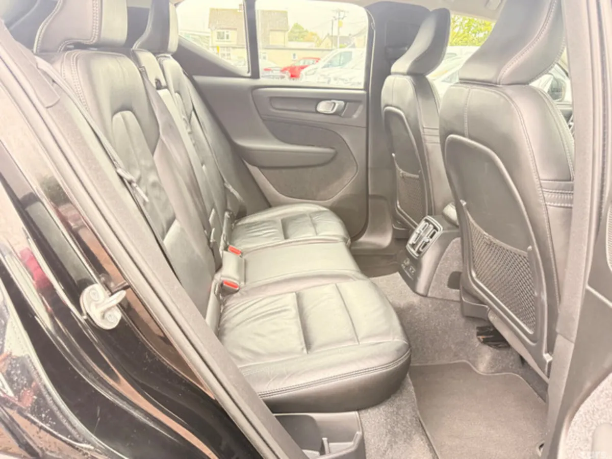 Volvo XC40 Estate, Petrol Plug-in Hybrid, 2023, Black
