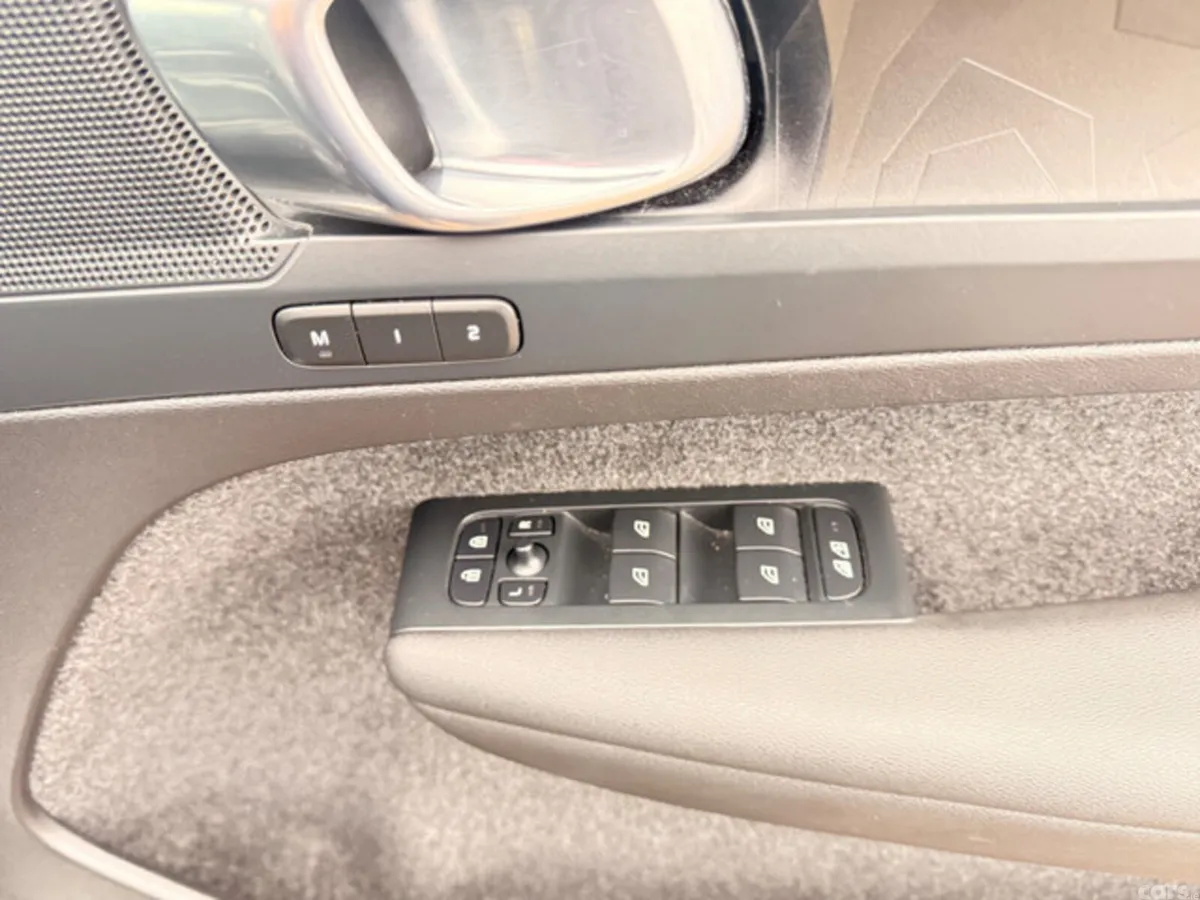 Volvo XC40 Estate, Petrol Plug-in Hybrid, 2023, Black