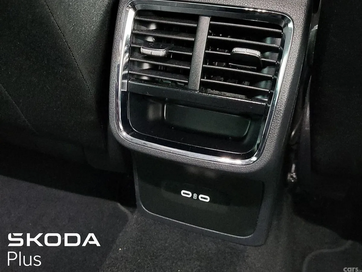 Skoda Octavia Saloon, Petrol, 2022, Red