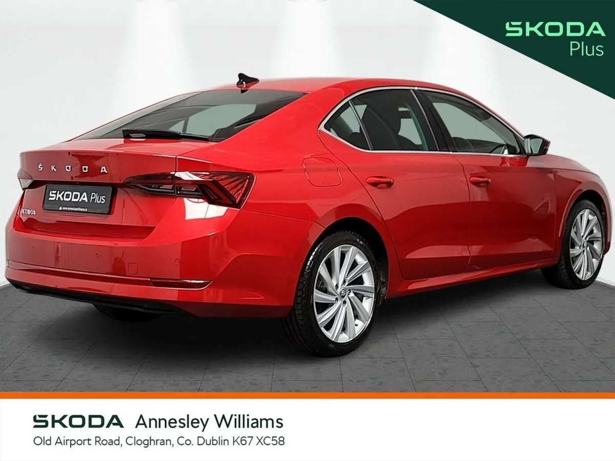 Skoda Octavia Saloon, Petrol, 2022, Red