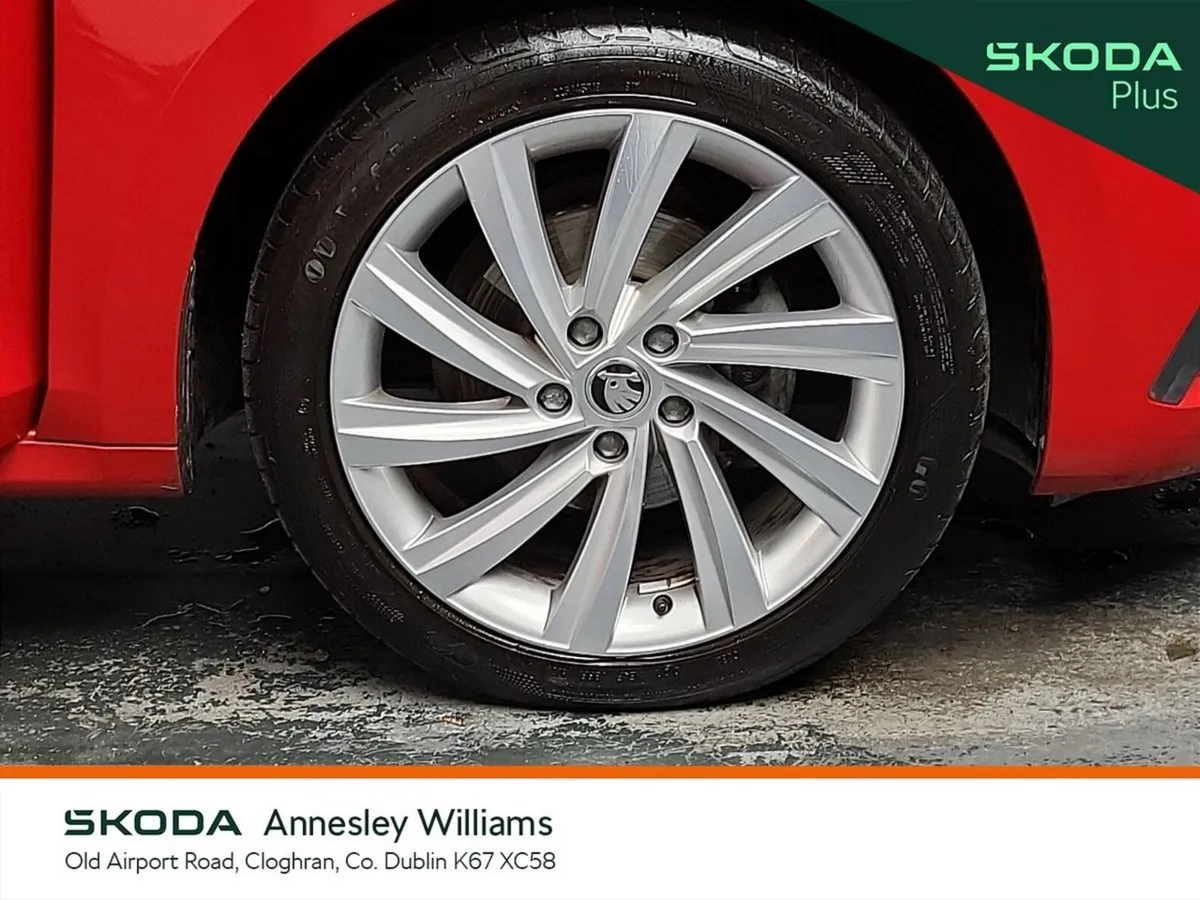 Skoda Octavia Saloon, Petrol, 2022, Red