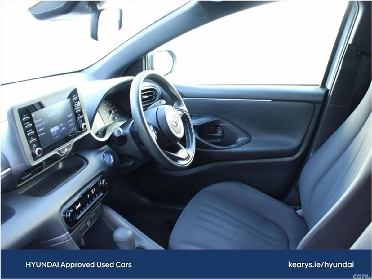 Toyota Yaris Hatchback, Petrol Hybrid, 2021, Silver