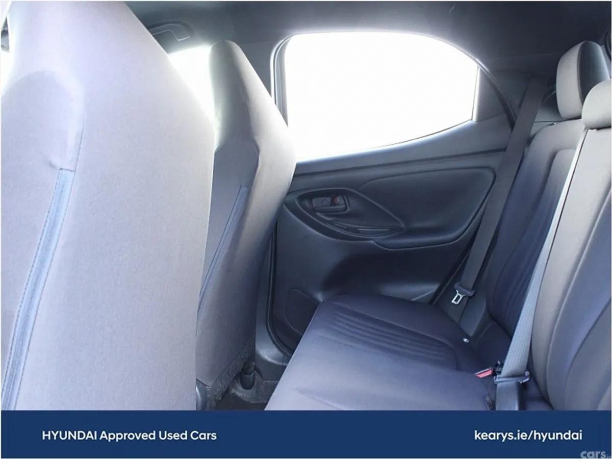 Toyota Yaris Hatchback, Petrol Hybrid, 2021, Silver