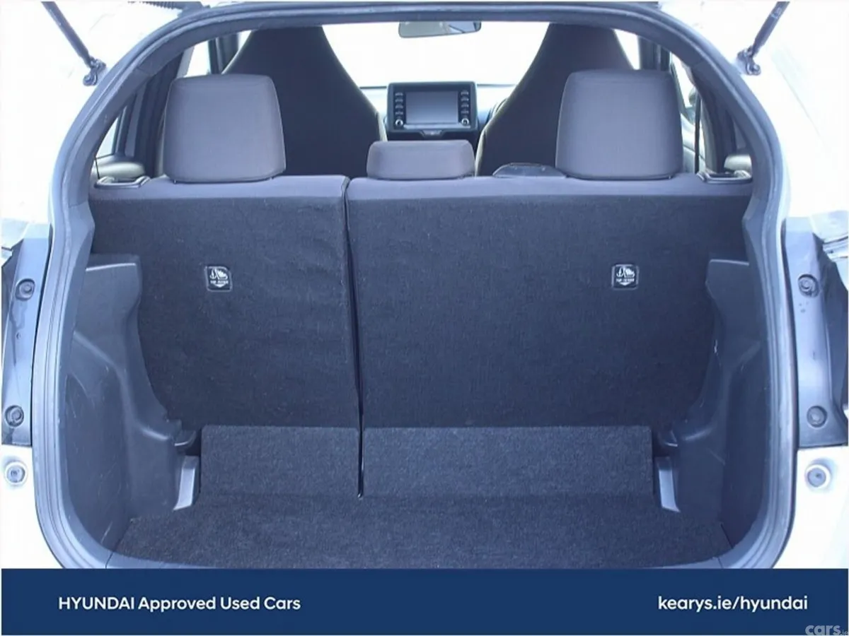 Toyota Yaris Hatchback, Petrol Hybrid, 2021, Silver