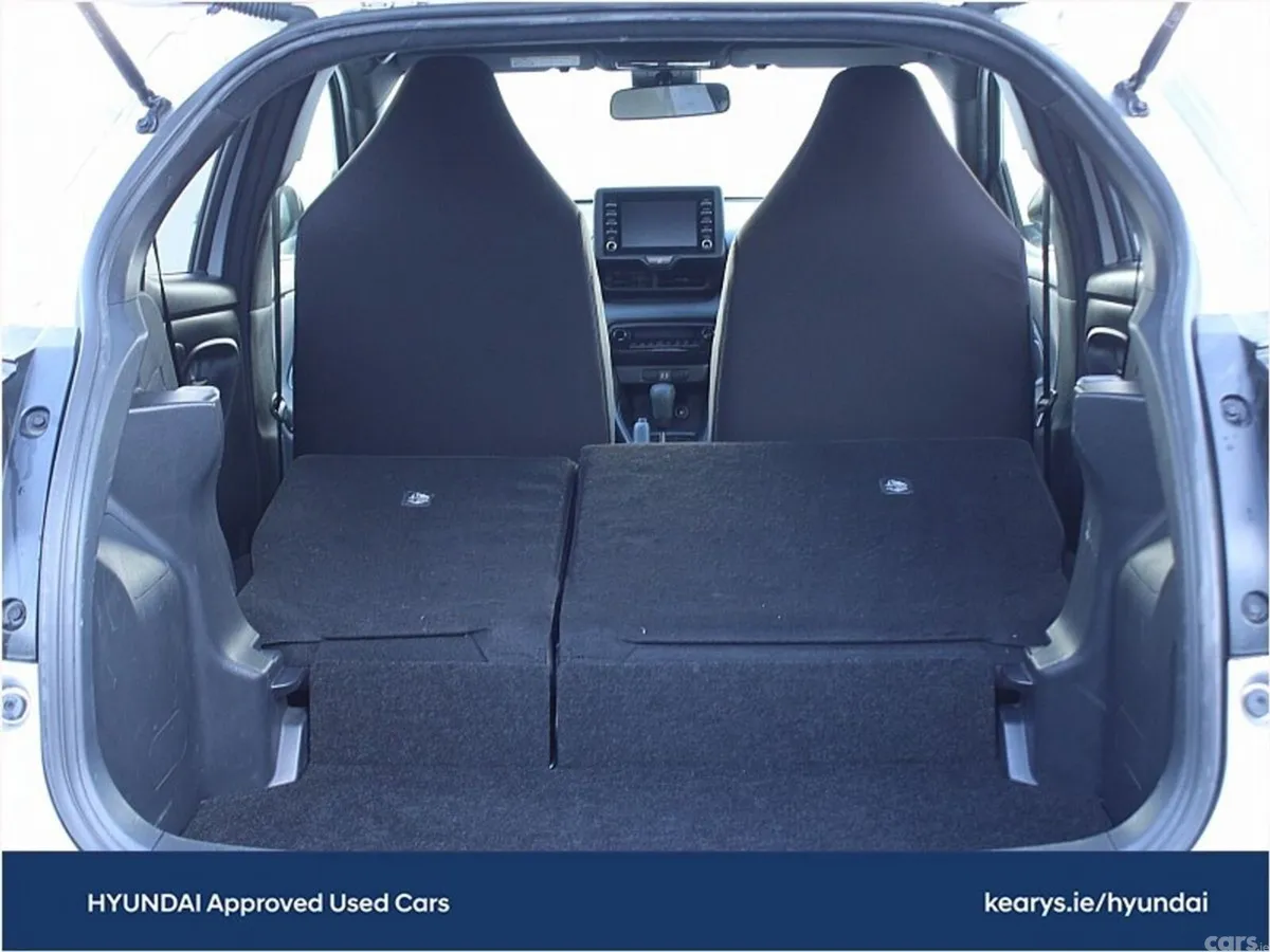 Toyota Yaris Hatchback, Petrol Hybrid, 2021, Silver