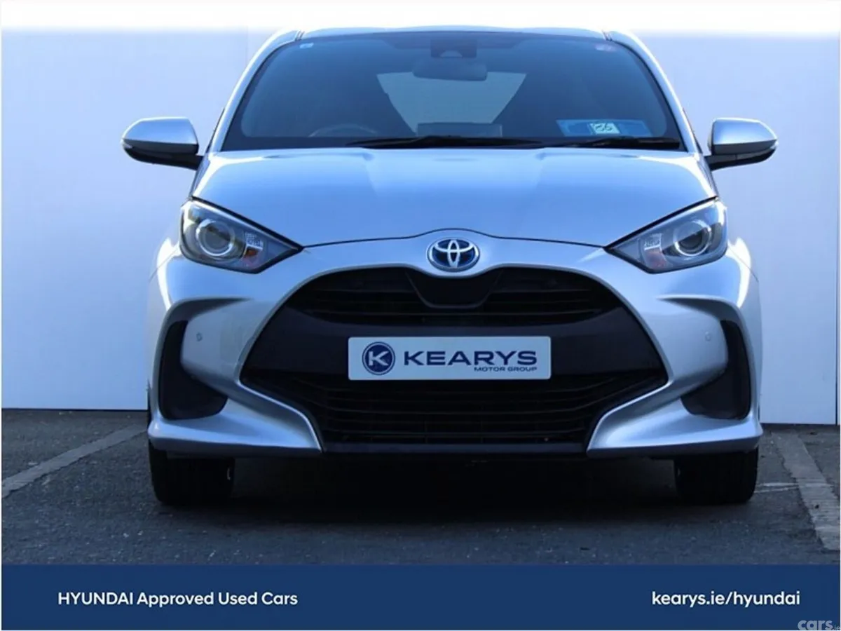 Toyota Yaris Hatchback, Petrol Hybrid, 2021, Silver