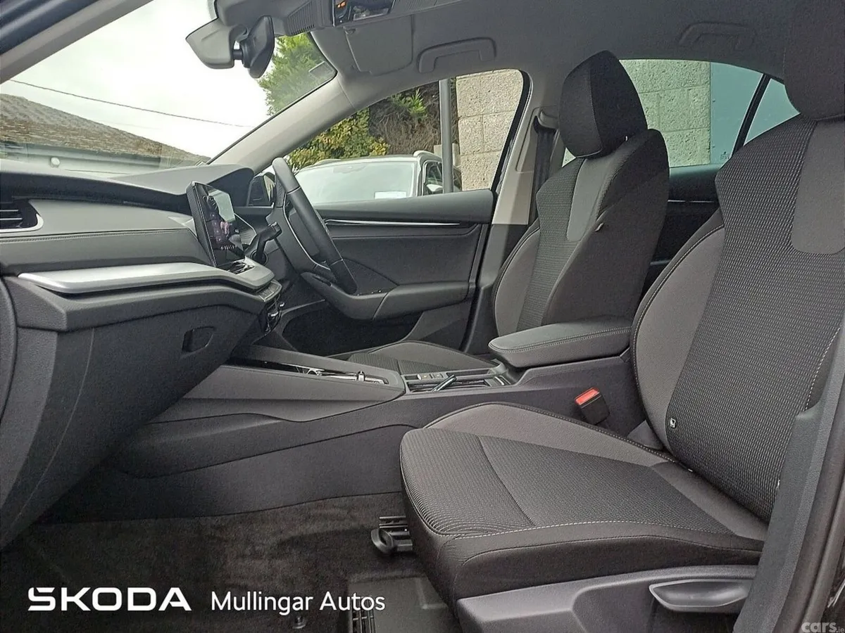 Skoda Octavia Saloon, Petrol, 2026, Black