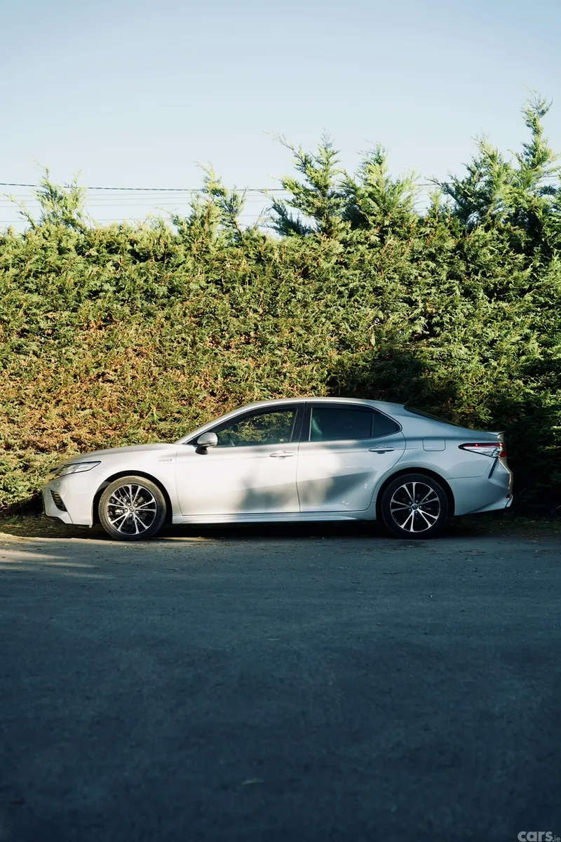 Toyota Camry Saloon, Petrol Hybrid, 2019, Silver