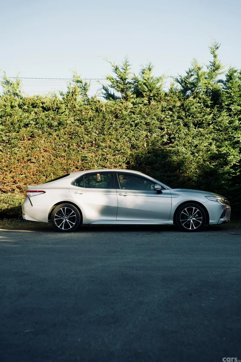 Toyota Camry Saloon, Petrol Hybrid, 2019, Silver