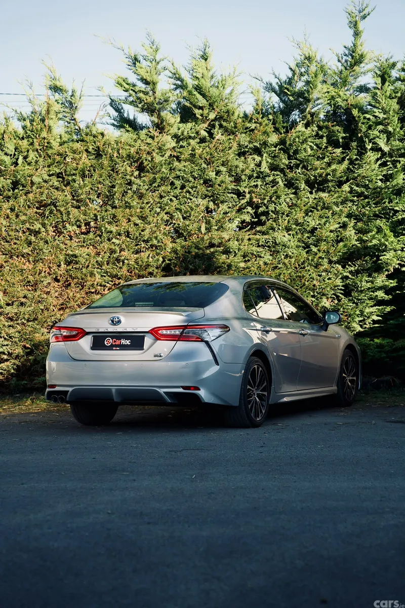 Toyota Camry Saloon, Petrol Hybrid, 2019, Silver