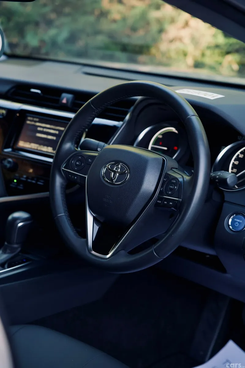 Toyota Camry Saloon, Petrol Hybrid, 2019, Silver