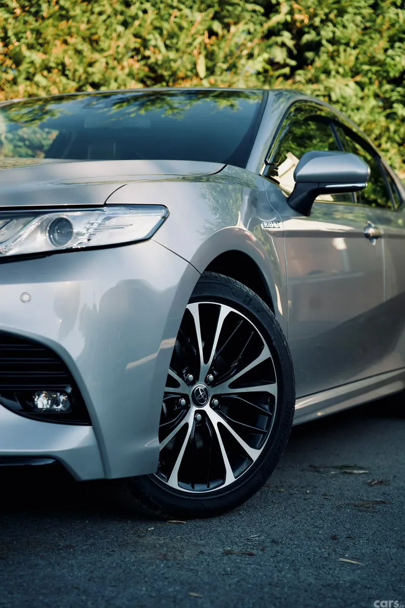 Toyota Camry Saloon, Petrol Hybrid, 2019, Silver