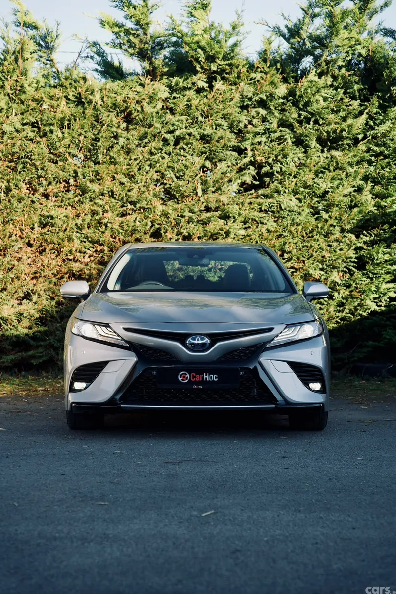 Toyota Camry Saloon, Petrol Hybrid, 2019, Silver