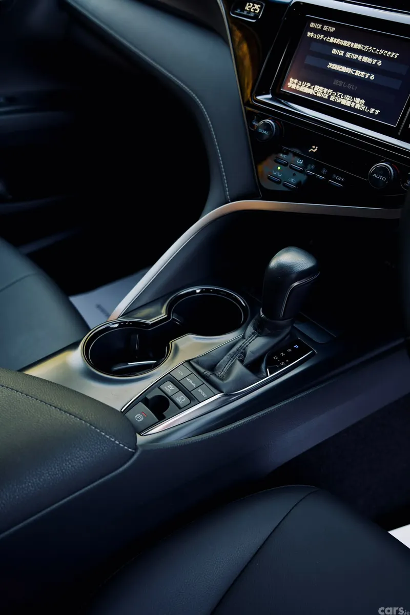 Toyota Camry Saloon, Petrol Hybrid, 2019, Silver
