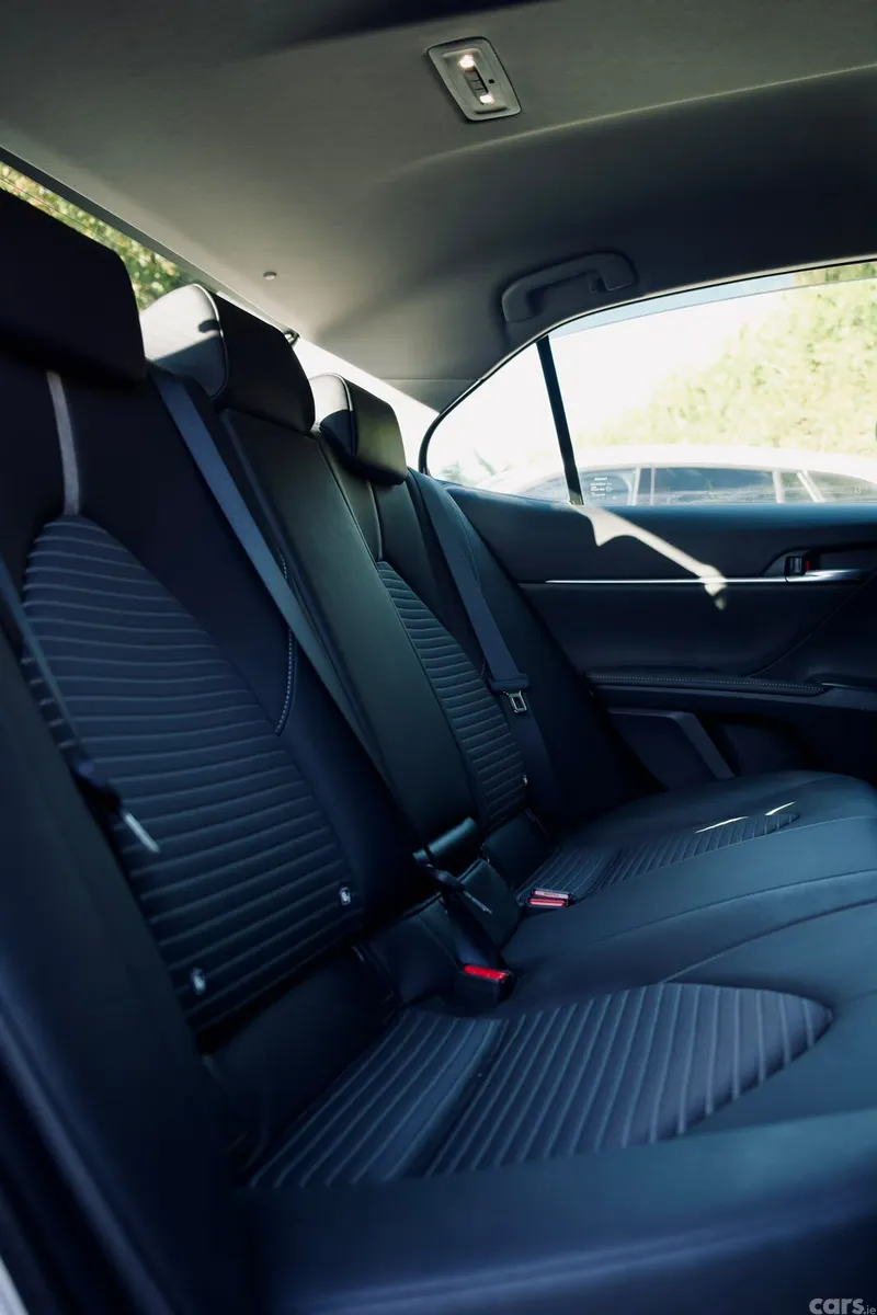 Toyota Camry Saloon, Petrol Hybrid, 2019, Silver