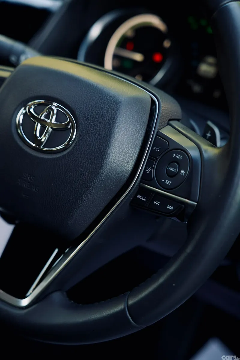 Toyota Camry Saloon, Petrol Hybrid, 2019, Silver
