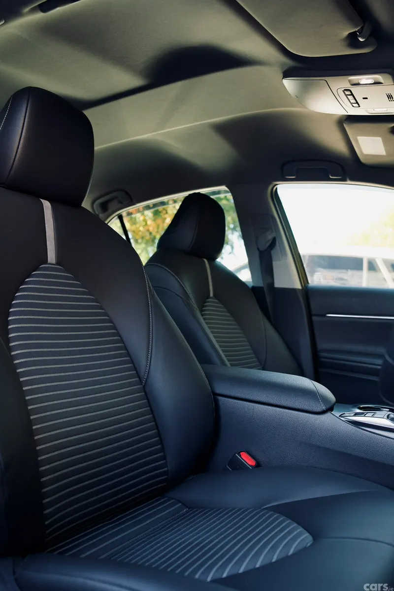 Toyota Camry Saloon, Petrol Hybrid, 2019, Silver