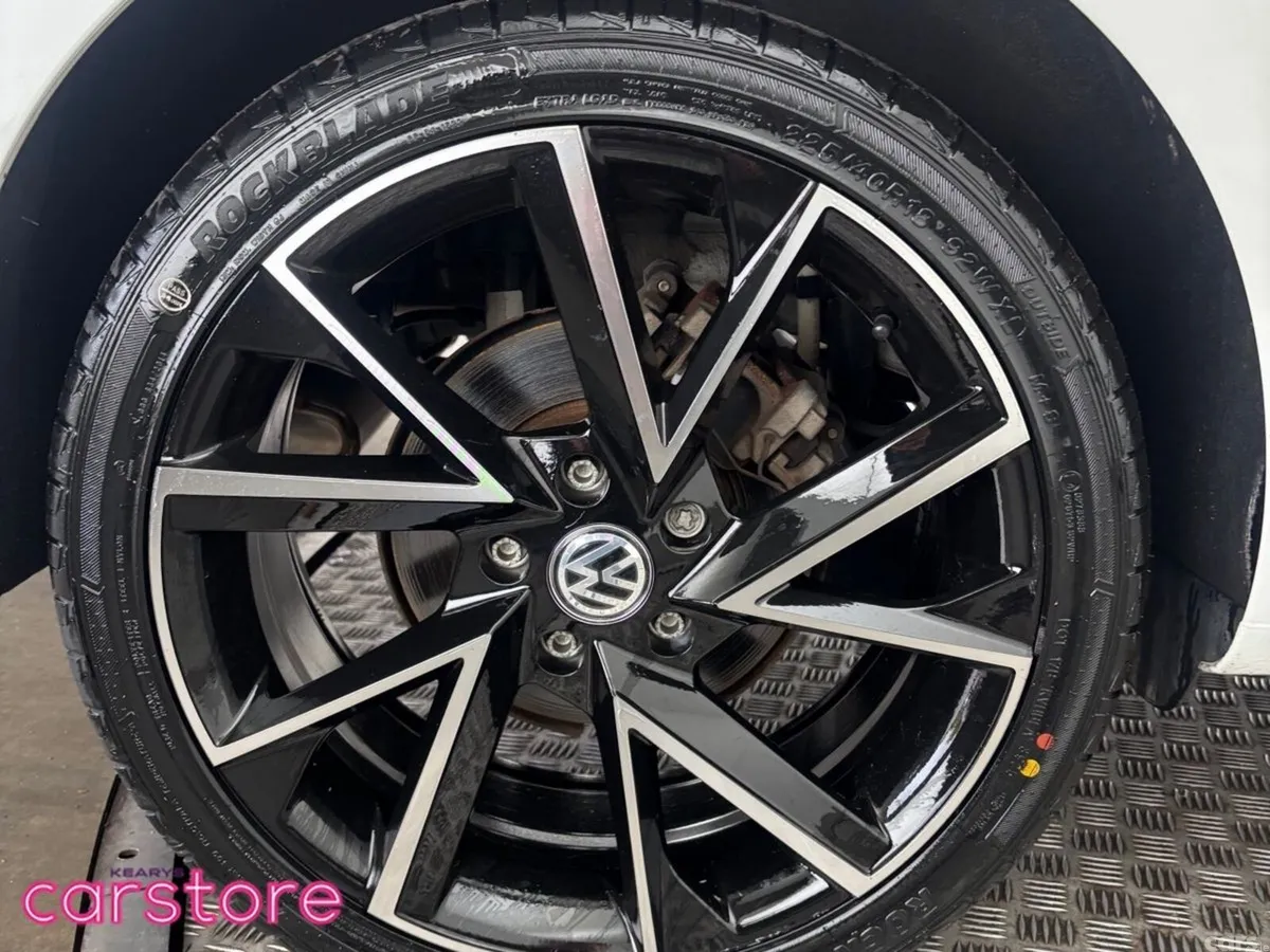 Volkswagen Golf Hatchback, Petrol, 2019, White