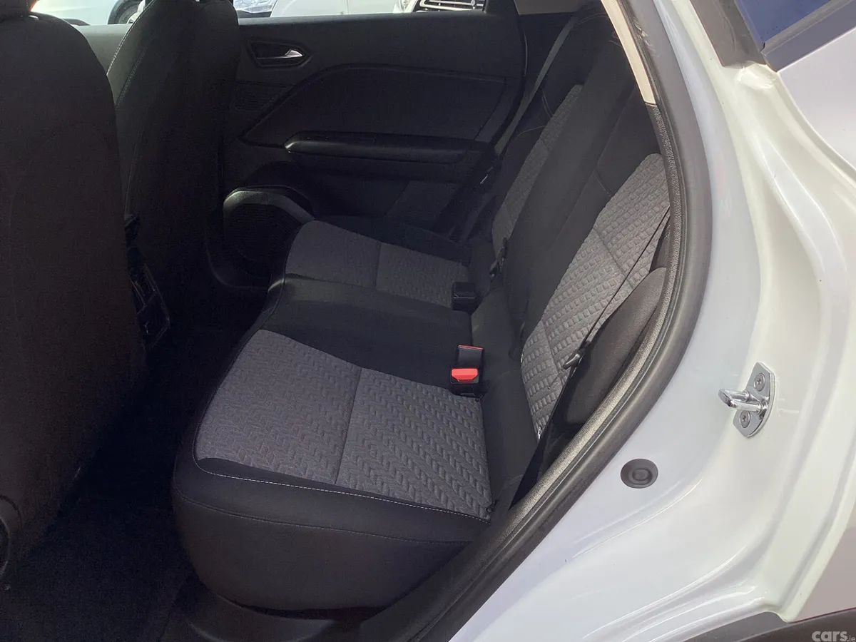 Renault Captur Hatchback, Petrol, 2022, White