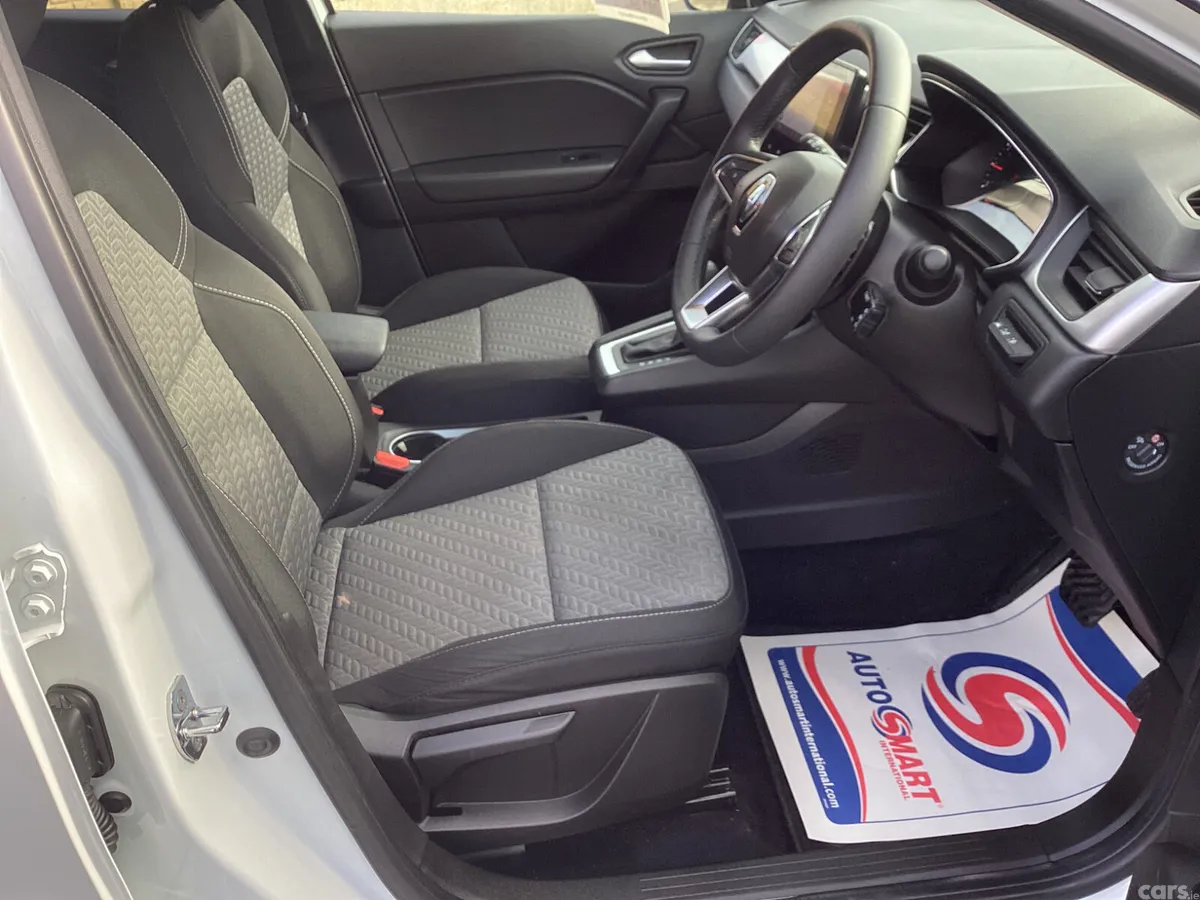 Renault Captur Hatchback, Petrol, 2022, White