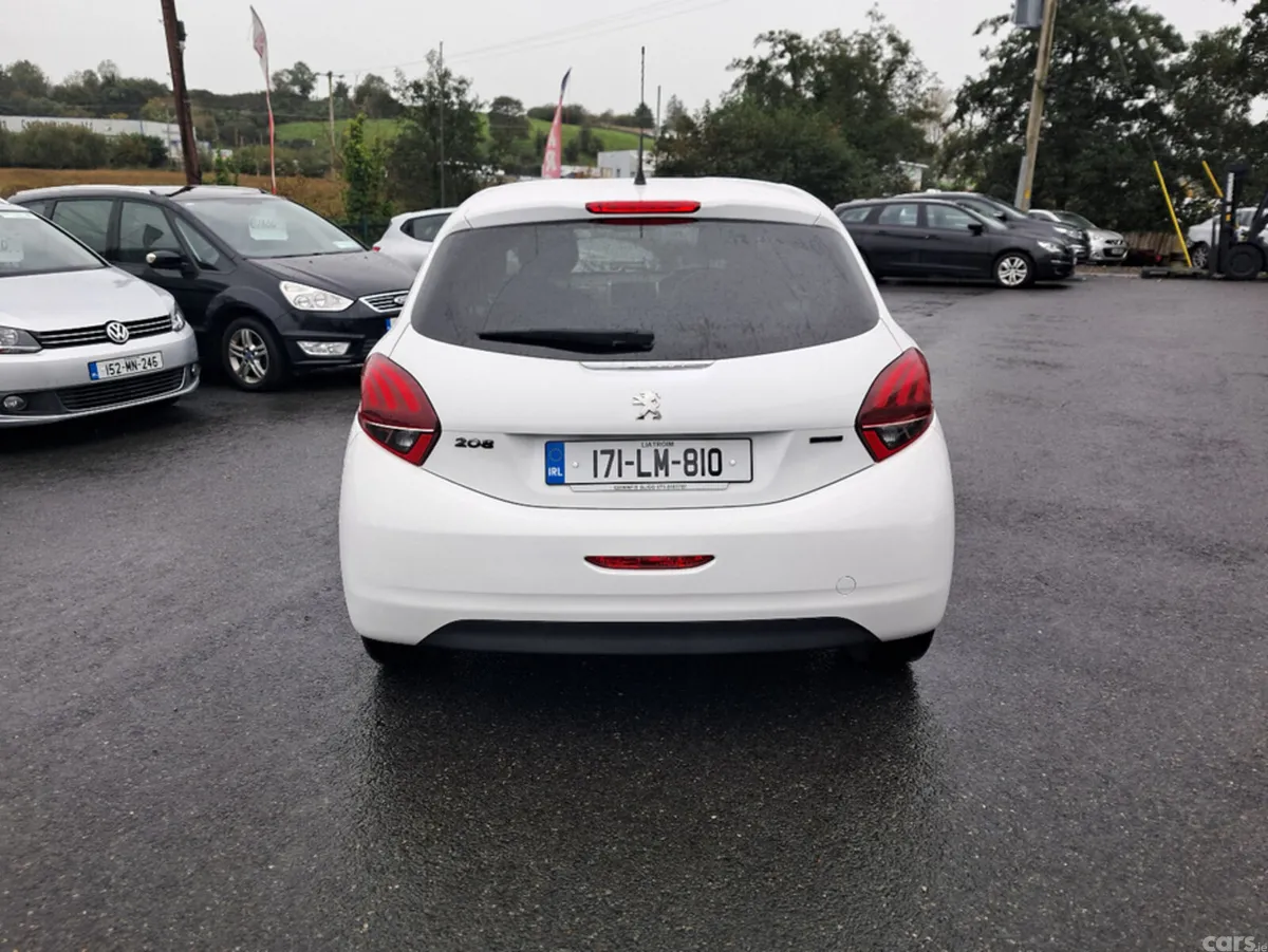 Peugeot 208 Hatchback, Petrol, 2017, White