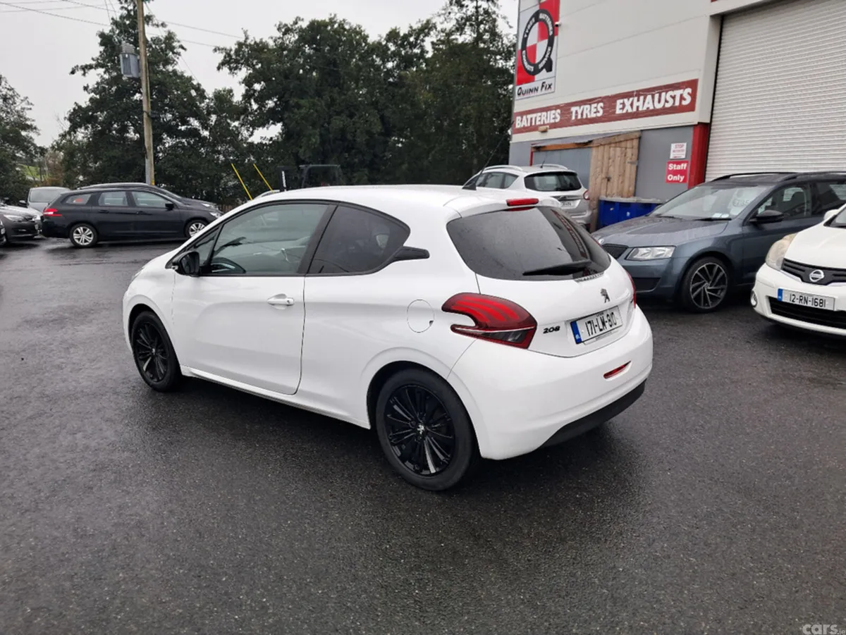 Peugeot 208 Hatchback, Petrol, 2017, White