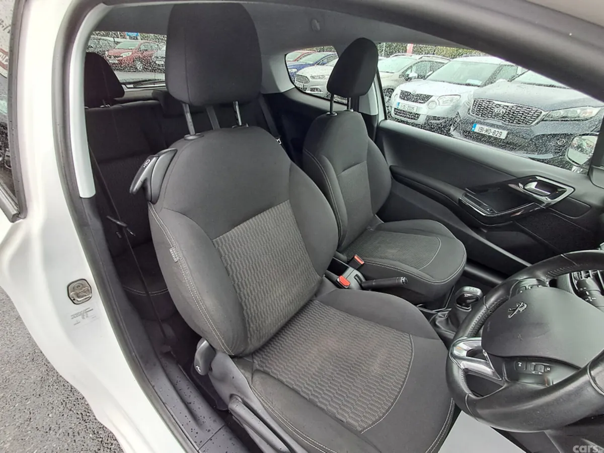Peugeot 208 Hatchback, Petrol, 2017, White