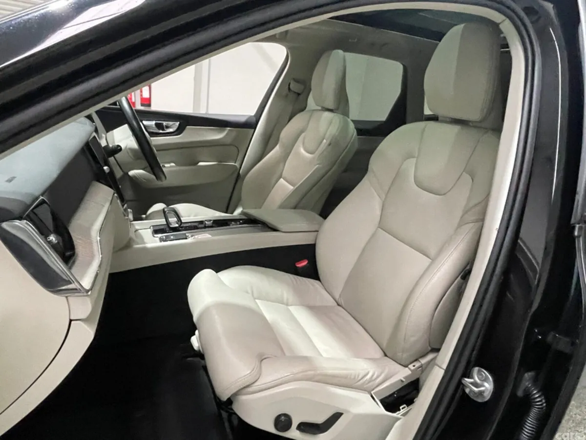 Volvo XC60 SUV, Petrol Plug-in Hybrid, 2023, Black